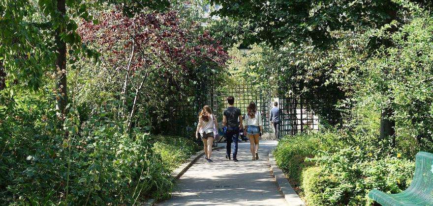 Picturesque walks along the Coulée Verte René-Dumont