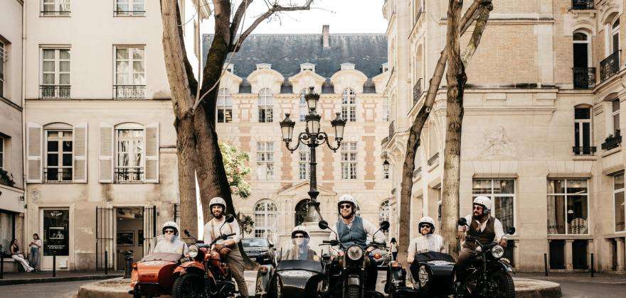 Embarquez dans un 2CV ou un side-car pour une escapade insolite à Paris